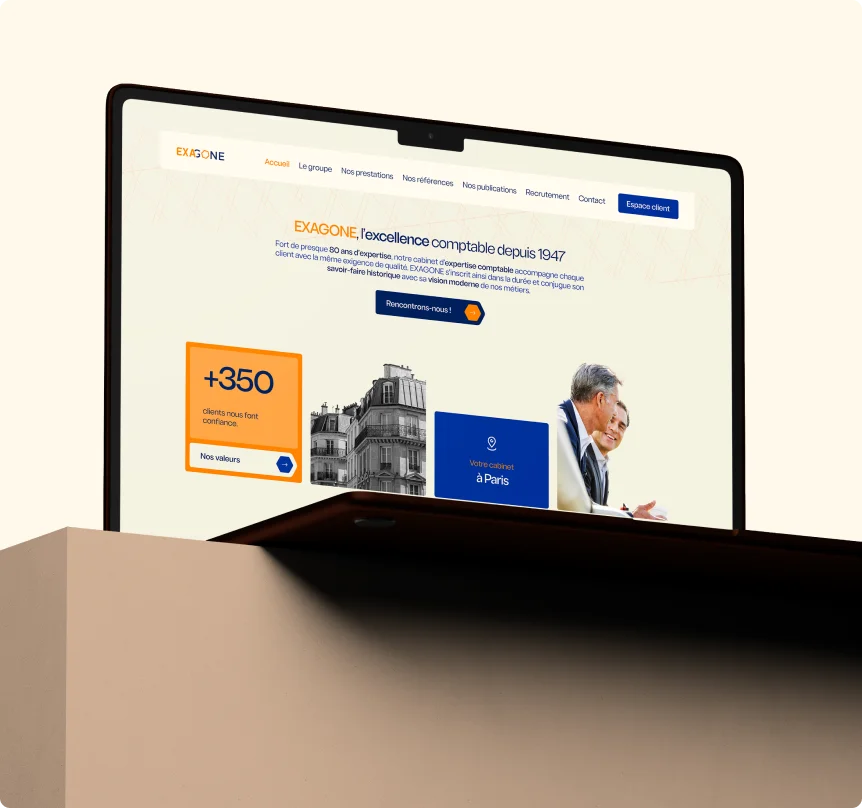 Ecran d'ordinateur portable, ouvert sur le site du cabinet Exagone